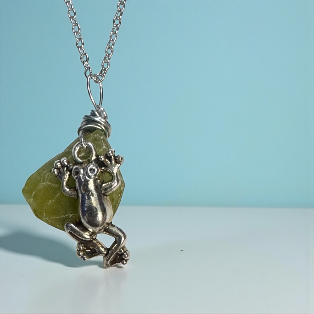 NWT OOAK Handmade Surf Tumbled Sea Glass & Frog Pendant Necklace